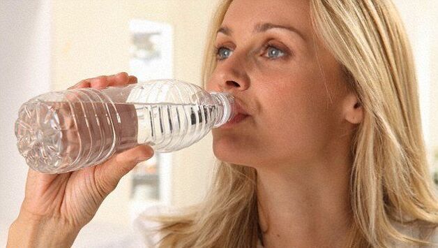 Wasser trinken bei Pankreatitis