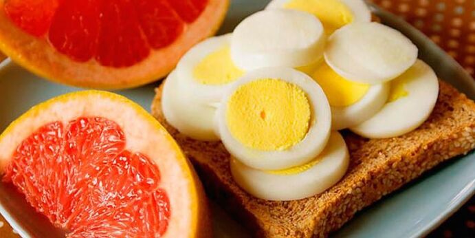 Zitrusfrüchte und gekochte Eier für die Maggi-Diät